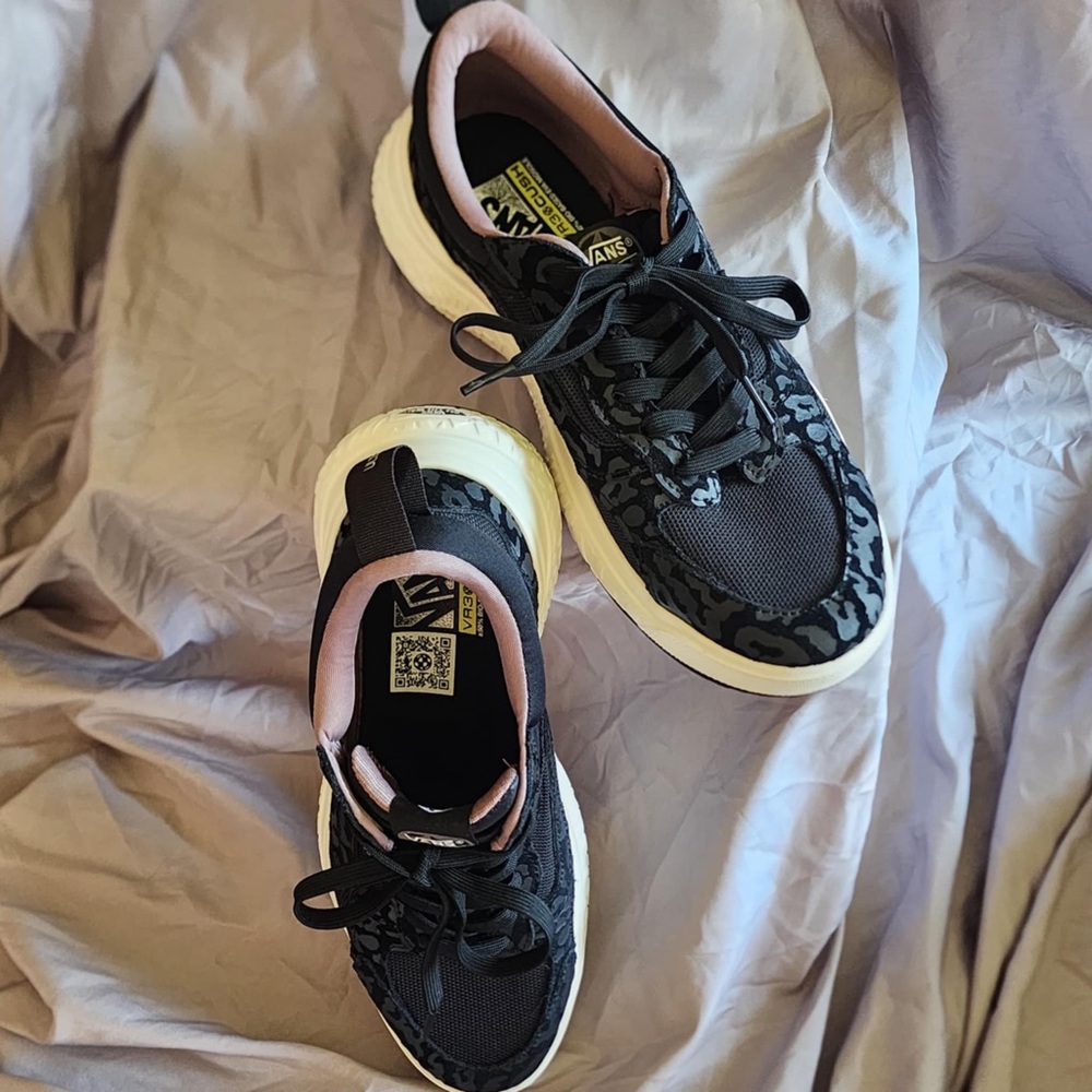 Vans Ultra Range VR3 CUSH Black Cheetah and Pink NWOT